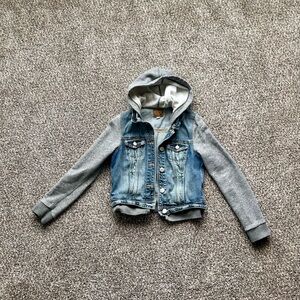 American Eagle Women’s Denim Jacket With Gray Sweater Sleeves & Hood Size Small